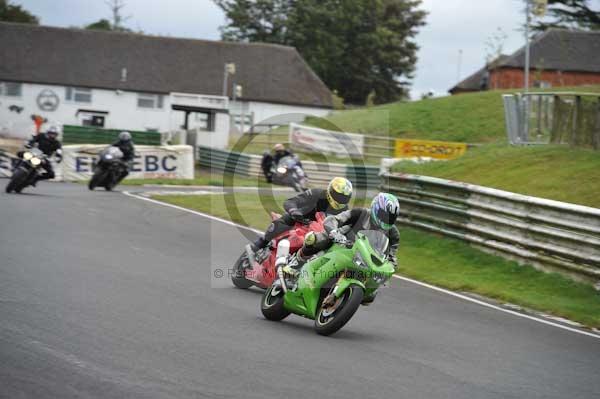 Mallory park Leicestershire;Mallory park photographs;Motorcycle action photographs;event digital images;eventdigitalimages;mallory park;no limits trackday;peter wileman photography;trackday;trackday digital images;trackday photos