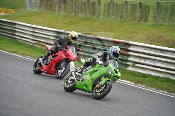 Mallory park Leicestershire;Mallory park photographs;Motorcycle action photographs;event digital images;eventdigitalimages;mallory park;no limits trackday;peter wileman photography;trackday;trackday digital images;trackday photos