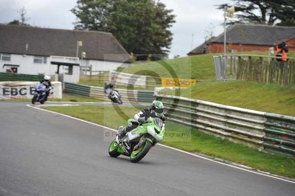 Mallory park Leicestershire;Mallory park photographs;Motorcycle action photographs;event digital images;eventdigitalimages;mallory park;no limits trackday;peter wileman photography;trackday;trackday digital images;trackday photos