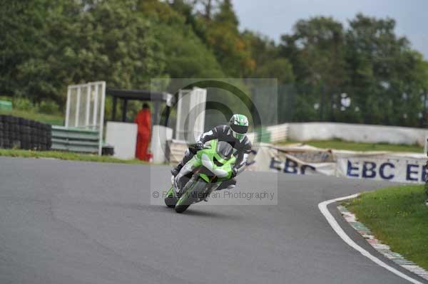Mallory park Leicestershire;Mallory park photographs;Motorcycle action photographs;event digital images;eventdigitalimages;mallory park;no limits trackday;peter wileman photography;trackday;trackday digital images;trackday photos