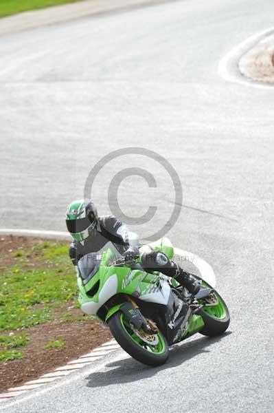 Mallory park Leicestershire;Mallory park photographs;Motorcycle action photographs;event digital images;eventdigitalimages;mallory park;no limits trackday;peter wileman photography;trackday;trackday digital images;trackday photos