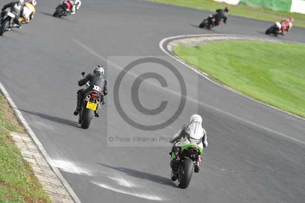 Mallory park Leicestershire;Mallory park photographs;Motorcycle action photographs;event digital images;eventdigitalimages;mallory park;no limits trackday;peter wileman photography;trackday;trackday digital images;trackday photos