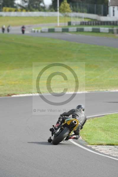 Mallory park Leicestershire;Mallory park photographs;Motorcycle action photographs;event digital images;eventdigitalimages;mallory park;no limits trackday;peter wileman photography;trackday;trackday digital images;trackday photos