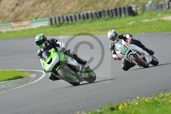 Mallory park Leicestershire;Mallory park photographs;Motorcycle action photographs;event digital images;eventdigitalimages;mallory park;no limits trackday;peter wileman photography;trackday;trackday digital images;trackday photos