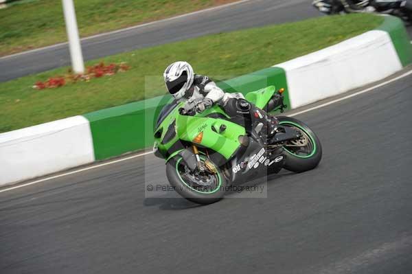Mallory park Leicestershire;Mallory park photographs;Motorcycle action photographs;event digital images;eventdigitalimages;mallory park;no limits trackday;peter wileman photography;trackday;trackday digital images;trackday photos
