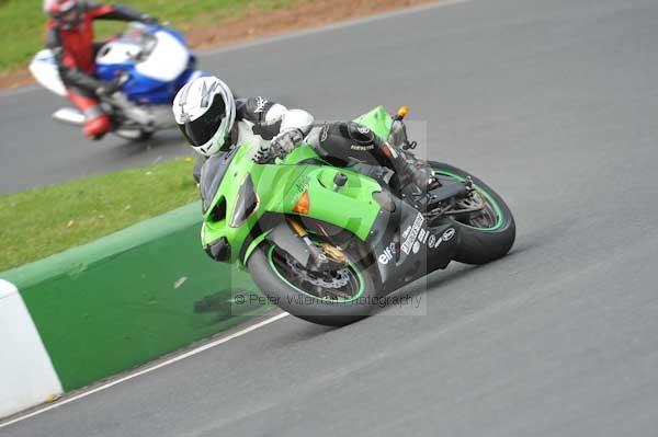 Mallory park Leicestershire;Mallory park photographs;Motorcycle action photographs;event digital images;eventdigitalimages;mallory park;no limits trackday;peter wileman photography;trackday;trackday digital images;trackday photos