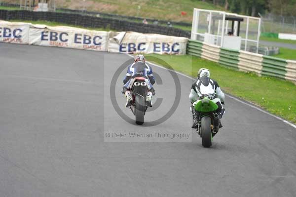 Mallory park Leicestershire;Mallory park photographs;Motorcycle action photographs;event digital images;eventdigitalimages;mallory park;no limits trackday;peter wileman photography;trackday;trackday digital images;trackday photos