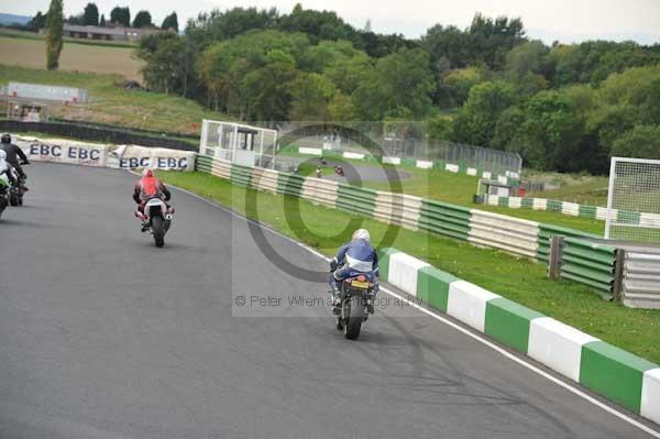 Mallory park Leicestershire;Mallory park photographs;Motorcycle action photographs;event digital images;eventdigitalimages;mallory park;no limits trackday;peter wileman photography;trackday;trackday digital images;trackday photos