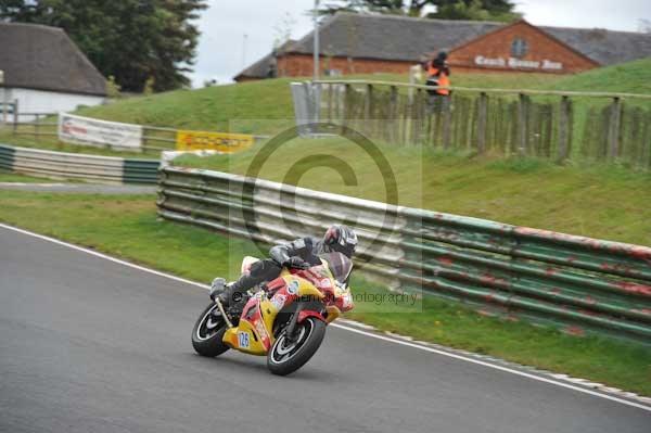 Mallory park Leicestershire;Mallory park photographs;Motorcycle action photographs;event digital images;eventdigitalimages;mallory park;no limits trackday;peter wileman photography;trackday;trackday digital images;trackday photos