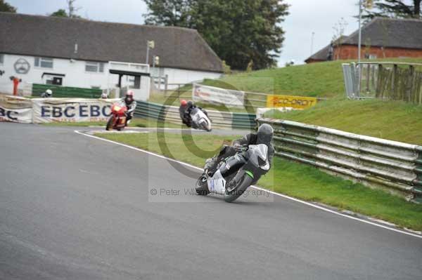 Mallory park Leicestershire;Mallory park photographs;Motorcycle action photographs;event digital images;eventdigitalimages;mallory park;no limits trackday;peter wileman photography;trackday;trackday digital images;trackday photos