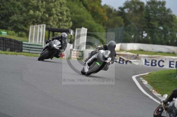Mallory park Leicestershire;Mallory park photographs;Motorcycle action photographs;event digital images;eventdigitalimages;mallory park;no limits trackday;peter wileman photography;trackday;trackday digital images;trackday photos