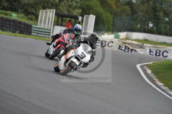 Mallory park Leicestershire;Mallory park photographs;Motorcycle action photographs;event digital images;eventdigitalimages;mallory park;no limits trackday;peter wileman photography;trackday;trackday digital images;trackday photos
