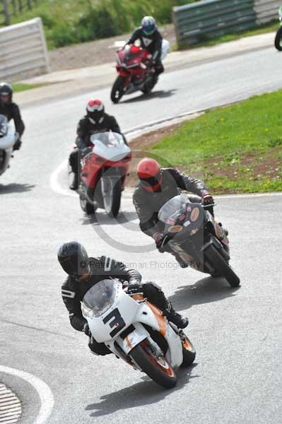 Mallory park Leicestershire;Mallory park photographs;Motorcycle action photographs;event digital images;eventdigitalimages;mallory park;no limits trackday;peter wileman photography;trackday;trackday digital images;trackday photos
