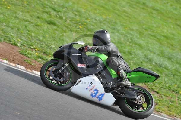 Mallory park Leicestershire;Mallory park photographs;Motorcycle action photographs;event digital images;eventdigitalimages;mallory park;no limits trackday;peter wileman photography;trackday;trackday digital images;trackday photos