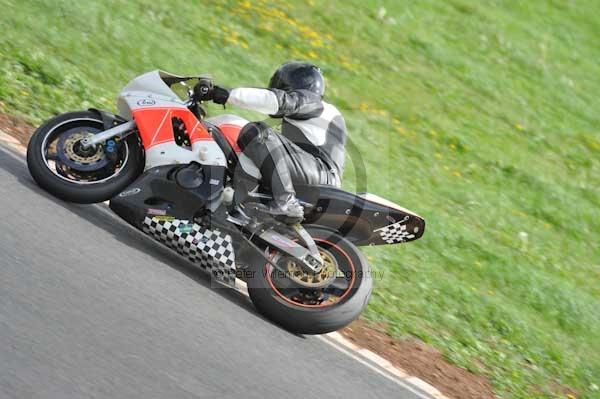 Mallory park Leicestershire;Mallory park photographs;Motorcycle action photographs;event digital images;eventdigitalimages;mallory park;no limits trackday;peter wileman photography;trackday;trackday digital images;trackday photos