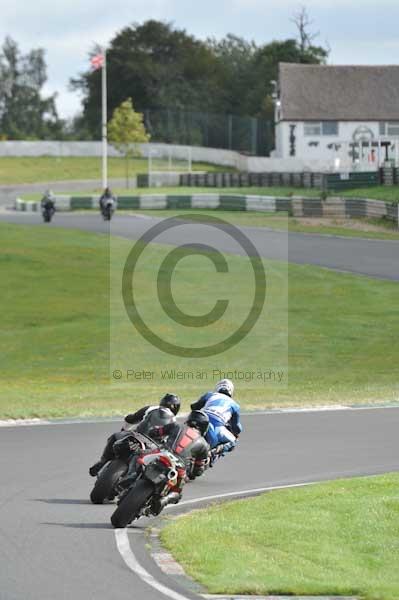 Mallory park Leicestershire;Mallory park photographs;Motorcycle action photographs;event digital images;eventdigitalimages;mallory park;no limits trackday;peter wileman photography;trackday;trackday digital images;trackday photos