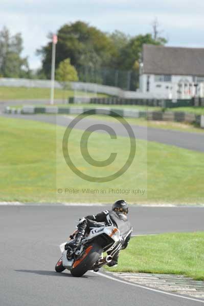 Mallory park Leicestershire;Mallory park photographs;Motorcycle action photographs;event digital images;eventdigitalimages;mallory park;no limits trackday;peter wileman photography;trackday;trackday digital images;trackday photos