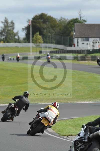 Mallory park Leicestershire;Mallory park photographs;Motorcycle action photographs;event digital images;eventdigitalimages;mallory park;no limits trackday;peter wileman photography;trackday;trackday digital images;trackday photos