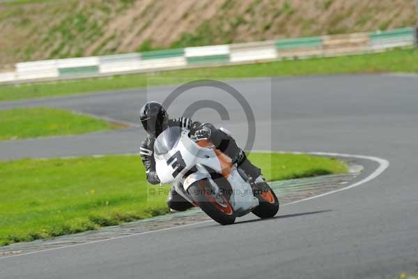 Mallory park Leicestershire;Mallory park photographs;Motorcycle action photographs;event digital images;eventdigitalimages;mallory park;no limits trackday;peter wileman photography;trackday;trackday digital images;trackday photos
