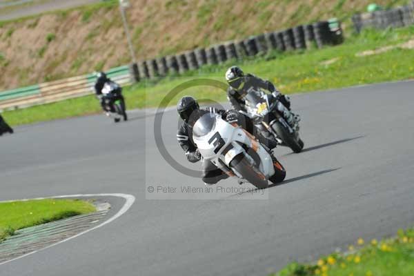 Mallory park Leicestershire;Mallory park photographs;Motorcycle action photographs;event digital images;eventdigitalimages;mallory park;no limits trackday;peter wileman photography;trackday;trackday digital images;trackday photos