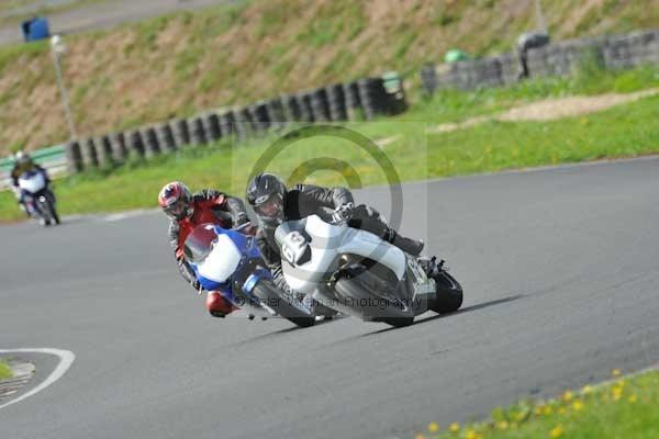 Mallory park Leicestershire;Mallory park photographs;Motorcycle action photographs;event digital images;eventdigitalimages;mallory park;no limits trackday;peter wileman photography;trackday;trackday digital images;trackday photos