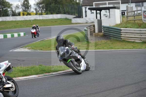 Mallory park Leicestershire;Mallory park photographs;Motorcycle action photographs;event digital images;eventdigitalimages;mallory park;no limits trackday;peter wileman photography;trackday;trackday digital images;trackday photos