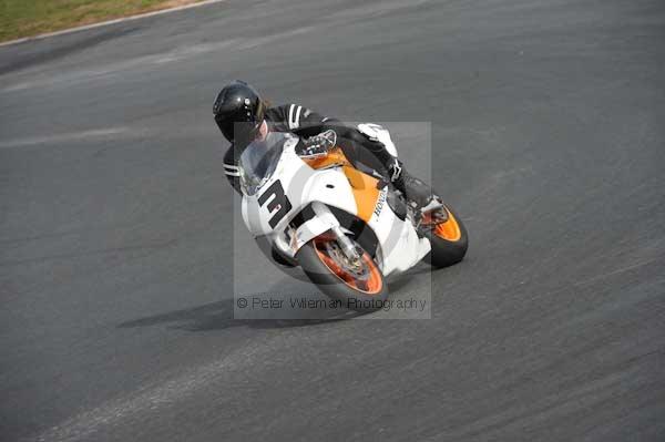 Mallory park Leicestershire;Mallory park photographs;Motorcycle action photographs;event digital images;eventdigitalimages;mallory park;no limits trackday;peter wileman photography;trackday;trackday digital images;trackday photos