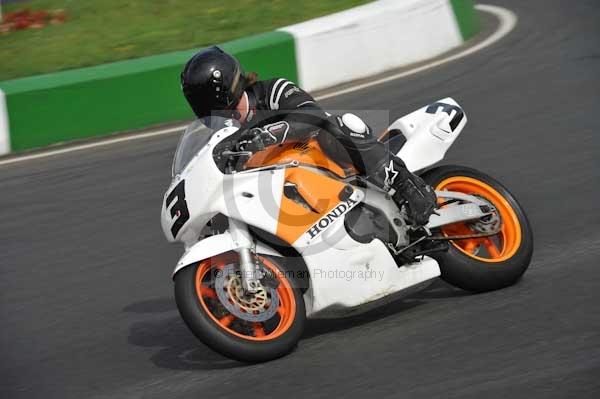 Mallory park Leicestershire;Mallory park photographs;Motorcycle action photographs;event digital images;eventdigitalimages;mallory park;no limits trackday;peter wileman photography;trackday;trackday digital images;trackday photos