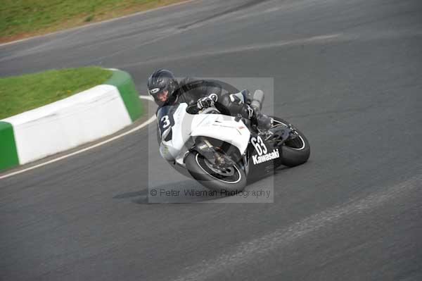 Mallory park Leicestershire;Mallory park photographs;Motorcycle action photographs;event digital images;eventdigitalimages;mallory park;no limits trackday;peter wileman photography;trackday;trackday digital images;trackday photos