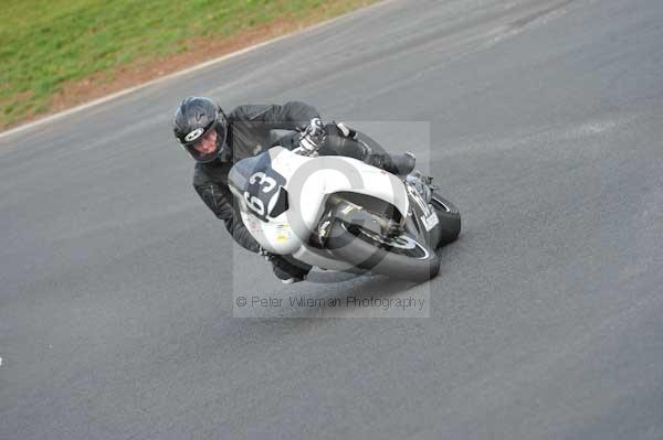 Mallory park Leicestershire;Mallory park photographs;Motorcycle action photographs;event digital images;eventdigitalimages;mallory park;no limits trackday;peter wileman photography;trackday;trackday digital images;trackday photos