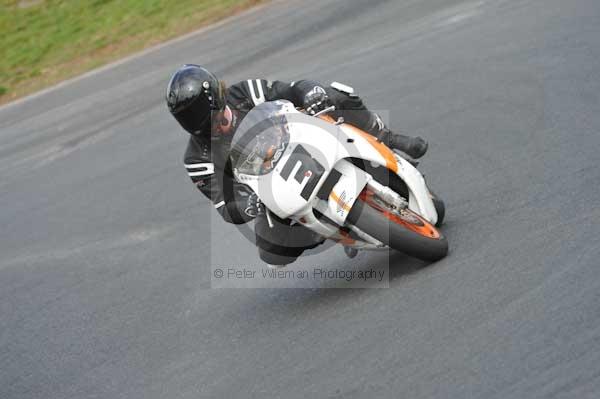 Mallory park Leicestershire;Mallory park photographs;Motorcycle action photographs;event digital images;eventdigitalimages;mallory park;no limits trackday;peter wileman photography;trackday;trackday digital images;trackday photos