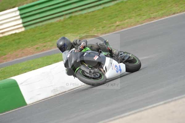 Mallory park Leicestershire;Mallory park photographs;Motorcycle action photographs;event digital images;eventdigitalimages;mallory park;no limits trackday;peter wileman photography;trackday;trackday digital images;trackday photos