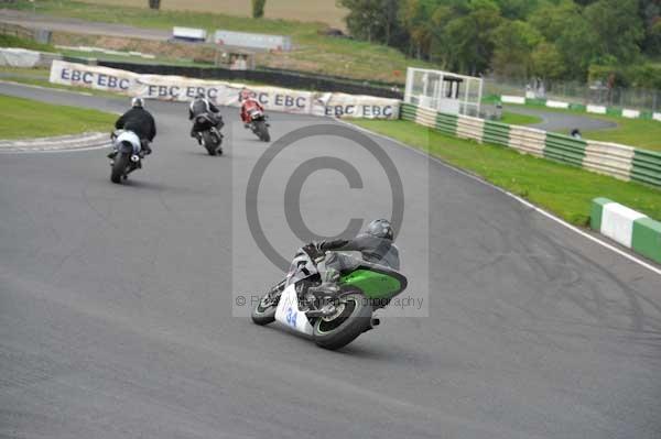 Mallory park Leicestershire;Mallory park photographs;Motorcycle action photographs;event digital images;eventdigitalimages;mallory park;no limits trackday;peter wileman photography;trackday;trackday digital images;trackday photos