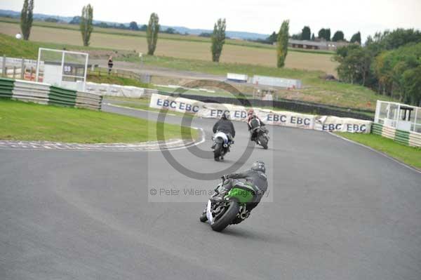 Mallory park Leicestershire;Mallory park photographs;Motorcycle action photographs;event digital images;eventdigitalimages;mallory park;no limits trackday;peter wileman photography;trackday;trackday digital images;trackday photos