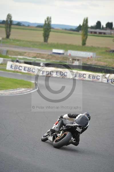 Mallory park Leicestershire;Mallory park photographs;Motorcycle action photographs;event digital images;eventdigitalimages;mallory park;no limits trackday;peter wileman photography;trackday;trackday digital images;trackday photos