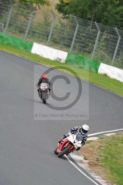 Mallory park Leicestershire;Mallory park photographs;Motorcycle action photographs;event digital images;eventdigitalimages;mallory park;no limits trackday;peter wileman photography;trackday;trackday digital images;trackday photos