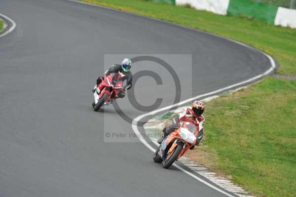 Mallory park Leicestershire;Mallory park photographs;Motorcycle action photographs;event digital images;eventdigitalimages;mallory park;no limits trackday;peter wileman photography;trackday;trackday digital images;trackday photos