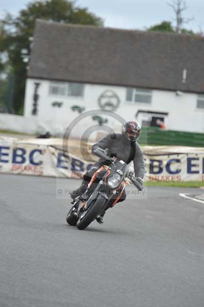 Mallory park Leicestershire;Mallory park photographs;Motorcycle action photographs;event digital images;eventdigitalimages;mallory park;no limits trackday;peter wileman photography;trackday;trackday digital images;trackday photos