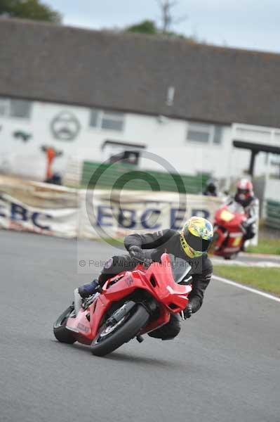 Mallory park Leicestershire;Mallory park photographs;Motorcycle action photographs;event digital images;eventdigitalimages;mallory park;no limits trackday;peter wileman photography;trackday;trackday digital images;trackday photos
