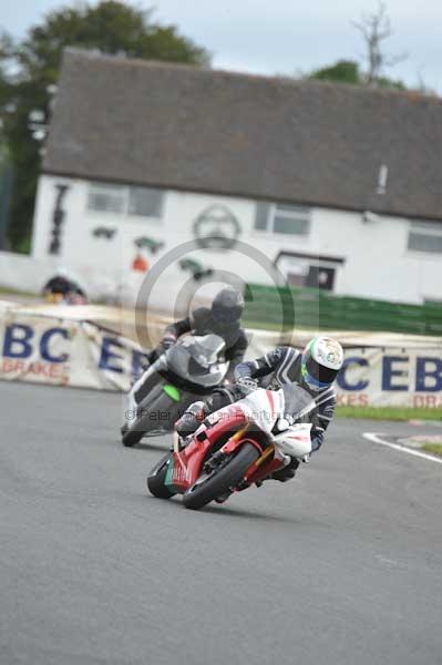 Mallory park Leicestershire;Mallory park photographs;Motorcycle action photographs;event digital images;eventdigitalimages;mallory park;no limits trackday;peter wileman photography;trackday;trackday digital images;trackday photos