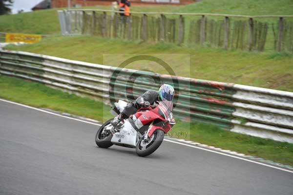 Mallory park Leicestershire;Mallory park photographs;Motorcycle action photographs;event digital images;eventdigitalimages;mallory park;no limits trackday;peter wileman photography;trackday;trackday digital images;trackday photos