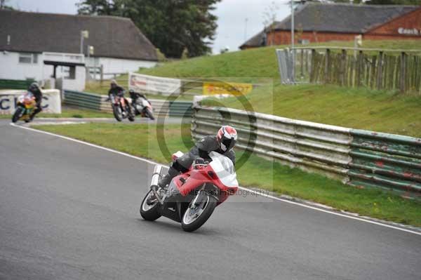 Mallory park Leicestershire;Mallory park photographs;Motorcycle action photographs;event digital images;eventdigitalimages;mallory park;no limits trackday;peter wileman photography;trackday;trackday digital images;trackday photos