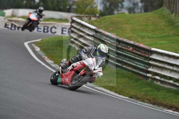 Mallory park Leicestershire;Mallory park photographs;Motorcycle action photographs;event digital images;eventdigitalimages;mallory park;no limits trackday;peter wileman photography;trackday;trackday digital images;trackday photos