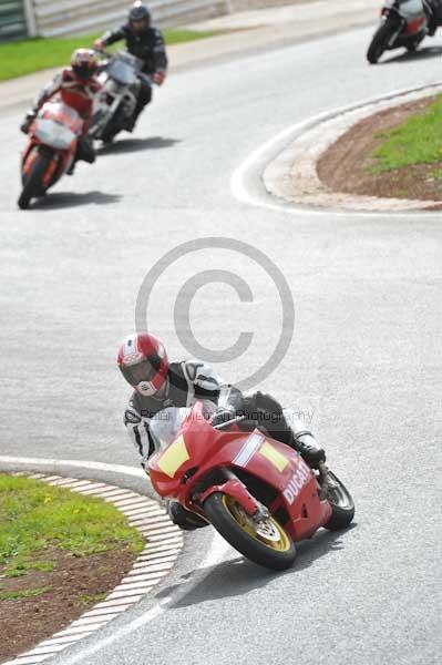 Mallory park Leicestershire;Mallory park photographs;Motorcycle action photographs;event digital images;eventdigitalimages;mallory park;no limits trackday;peter wileman photography;trackday;trackday digital images;trackday photos