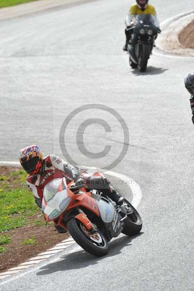 Mallory park Leicestershire;Mallory park photographs;Motorcycle action photographs;event digital images;eventdigitalimages;mallory park;no limits trackday;peter wileman photography;trackday;trackday digital images;trackday photos