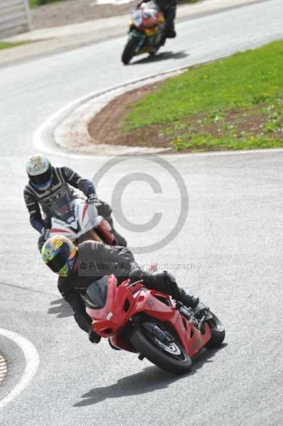 Mallory park Leicestershire;Mallory park photographs;Motorcycle action photographs;event digital images;eventdigitalimages;mallory park;no limits trackday;peter wileman photography;trackday;trackday digital images;trackday photos