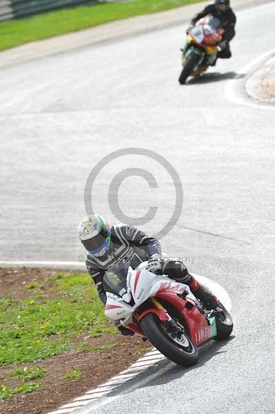 Mallory park Leicestershire;Mallory park photographs;Motorcycle action photographs;event digital images;eventdigitalimages;mallory park;no limits trackday;peter wileman photography;trackday;trackday digital images;trackday photos