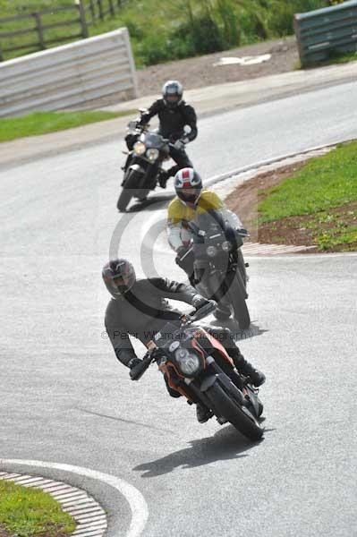 Mallory park Leicestershire;Mallory park photographs;Motorcycle action photographs;event digital images;eventdigitalimages;mallory park;no limits trackday;peter wileman photography;trackday;trackday digital images;trackday photos