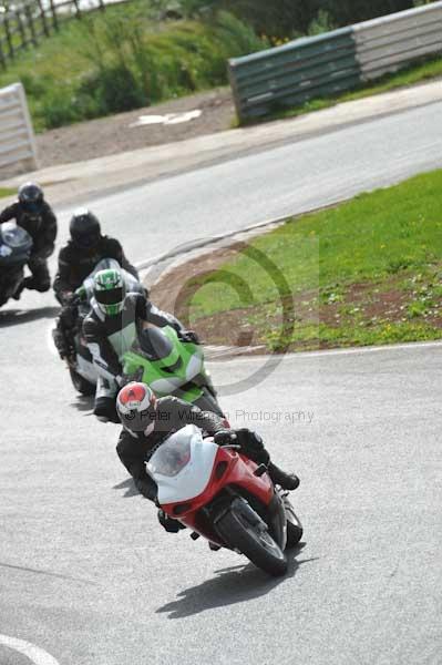 Mallory park Leicestershire;Mallory park photographs;Motorcycle action photographs;event digital images;eventdigitalimages;mallory park;no limits trackday;peter wileman photography;trackday;trackday digital images;trackday photos