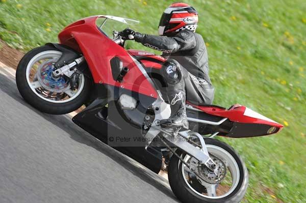 Mallory park Leicestershire;Mallory park photographs;Motorcycle action photographs;event digital images;eventdigitalimages;mallory park;no limits trackday;peter wileman photography;trackday;trackday digital images;trackday photos